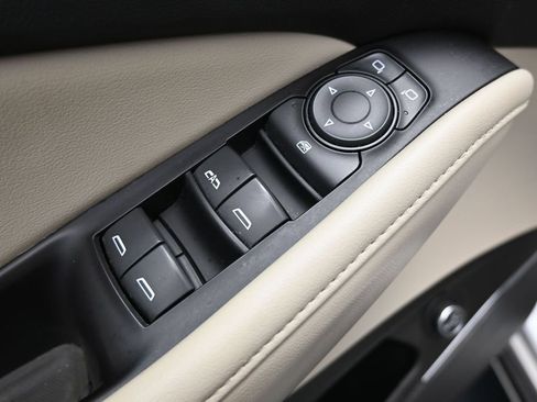 Used 2018 Buick Enclave Essence AWD/4WD image 11