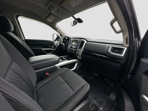 Used 2017 Nissan Titan SV image 28