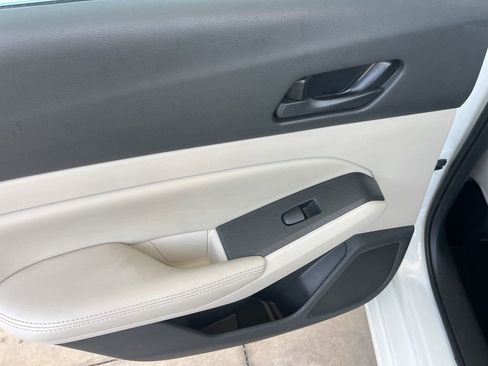 Used 2024 Nissan Altima 2.5 SV FWD image 28