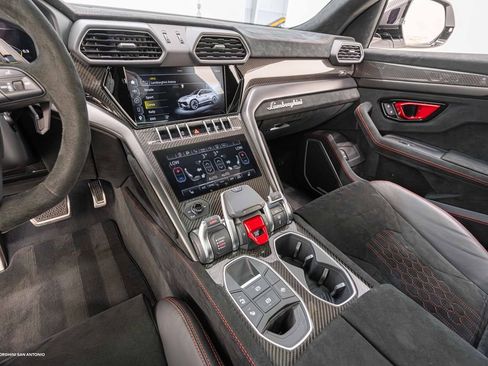 Used 2023 Lamborghini Urus Performante image 50