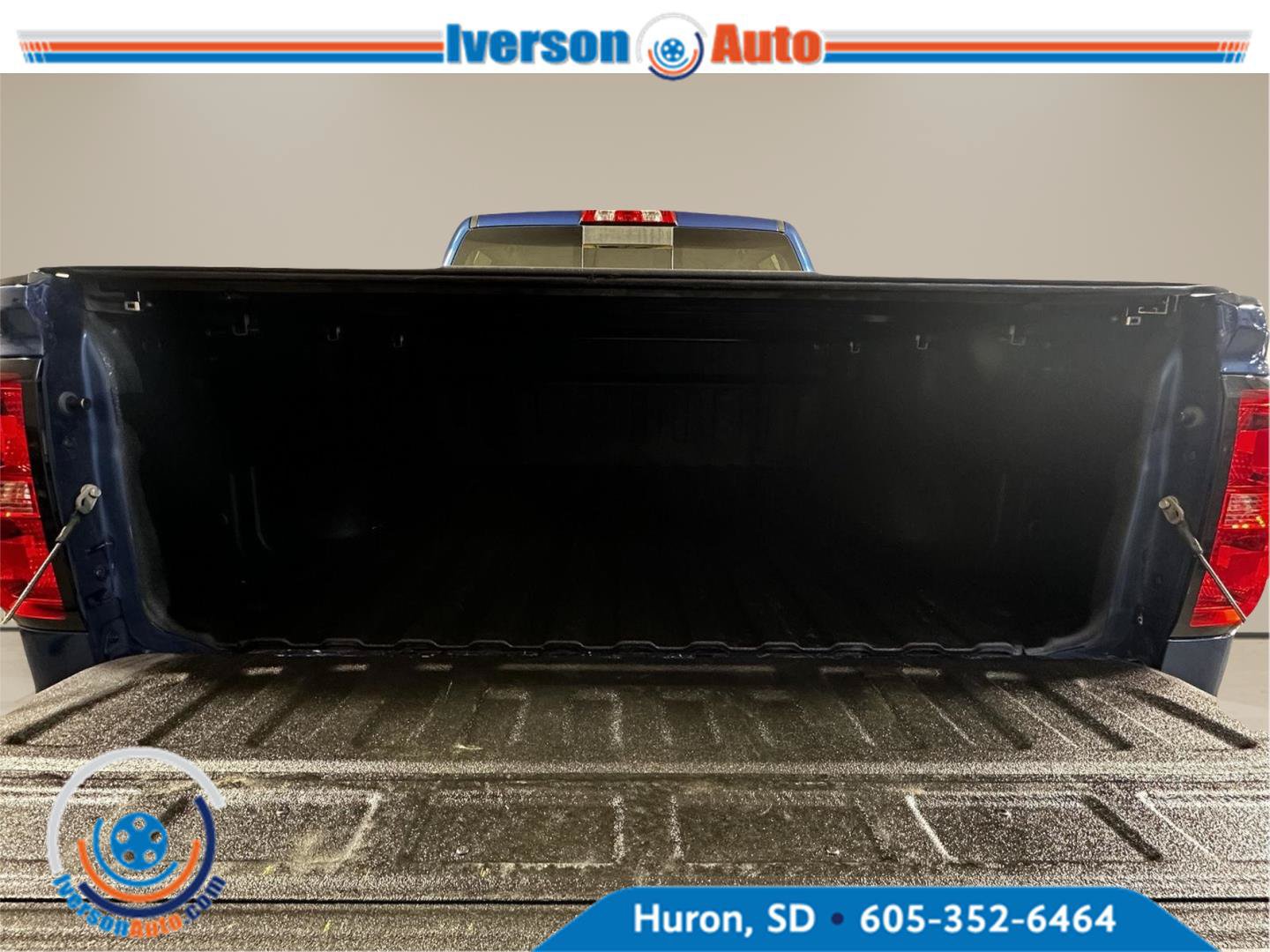 Used 2015 Chevrolet Silverado 1500 LTZ Z71 w/ LTZ Plus Package AWD/4WD image 9