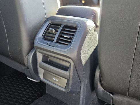 Used 2022 Volkswagen Taos SE w/ Panoramic Sunroof Package image 12