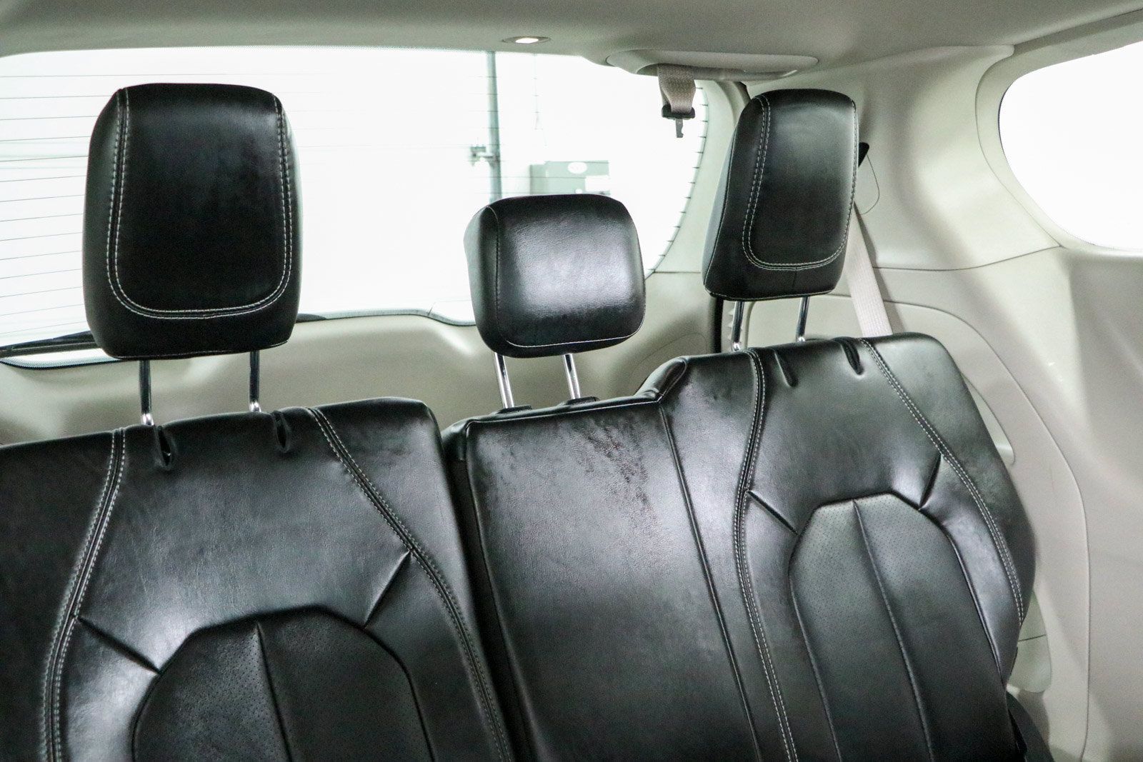 Used 2024 Chrysler Pacifica Touring-L FWD image 28