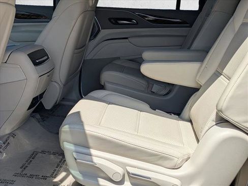 Used 2023 Cadillac Escalade ESV Sport Platinum w/ LPO, ONYX Package AWD/4WD image 17