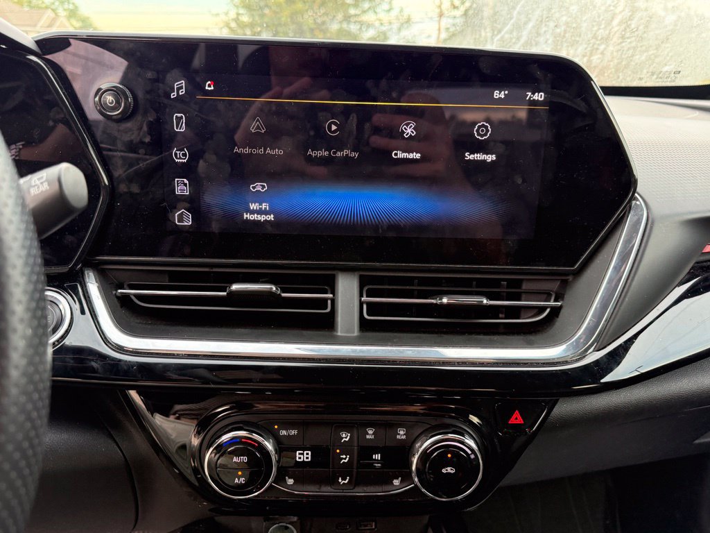 Used 2025 Chevrolet Trax RS w/ Sunroof Package FWD image 19