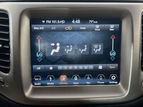 Used 2018 Jeep Compass Latitude w/ Popular Equipment Group FWD image 21