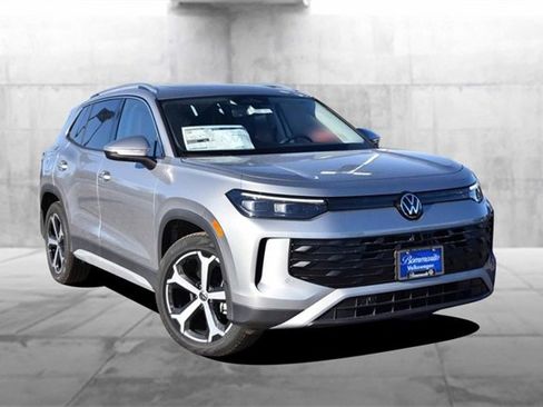 New 2026 Volkswagen Tiguan SE image 2