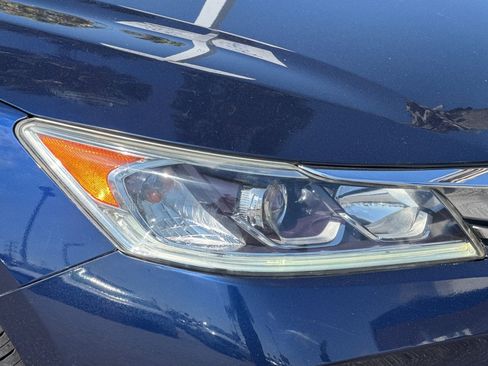 Used 2017 Honda Accord Sport image 11