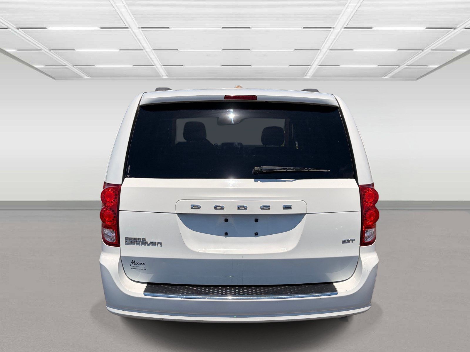 Used 2015 Dodge Grand Caravan SXT w/ UConnect Hands-Free Group FWD image 4