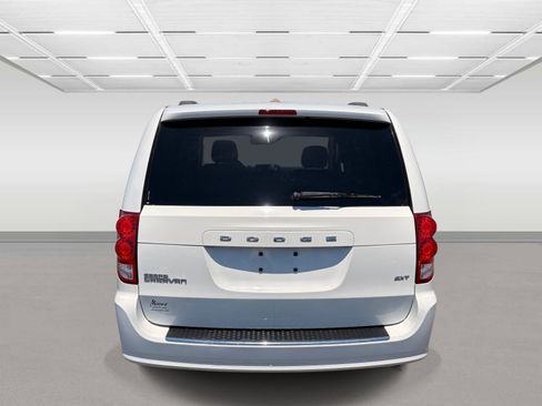 Used 2015 Dodge Grand Caravan SXT w/ UConnect Hands-Free Group FWD image 4