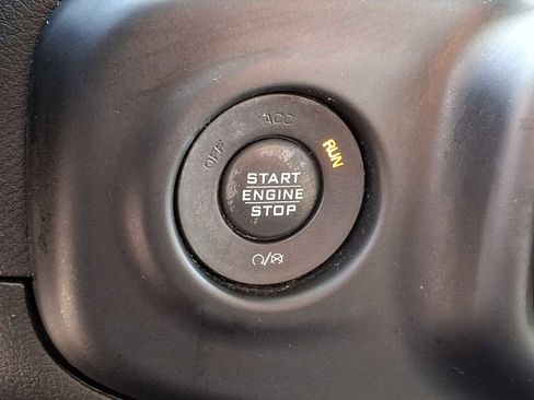 Used 2018 Jeep Wrangler Unlimited Sahara image 17