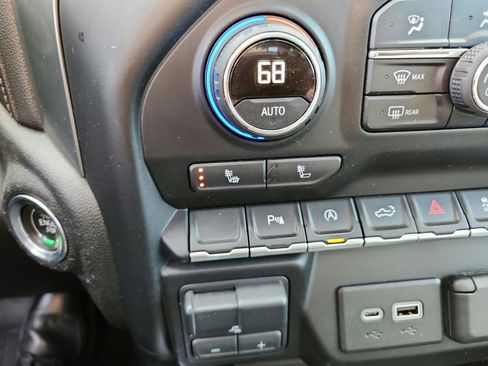 Used 2021 Chevrolet Silverado 1500 LT Trail Boss w/ Convenience Package II image 18