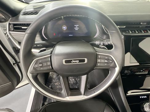 Used 2023 Jeep Grand Cherokee L Laredo AWD/4WD image 11
