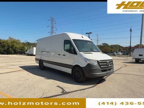 Used 2025 Mercedes-Benz Sprinter 2500 image 2