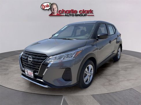 New 2025 Nissan Kicks Play S image 2