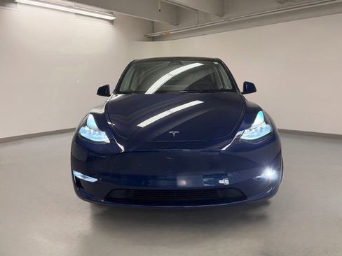 Used 2024 Tesla Model Y Long Range AWD/4WD image 3