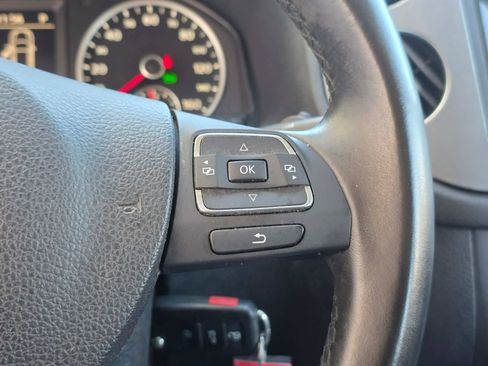 Used 2013 Volkswagen Tiguan S image 22