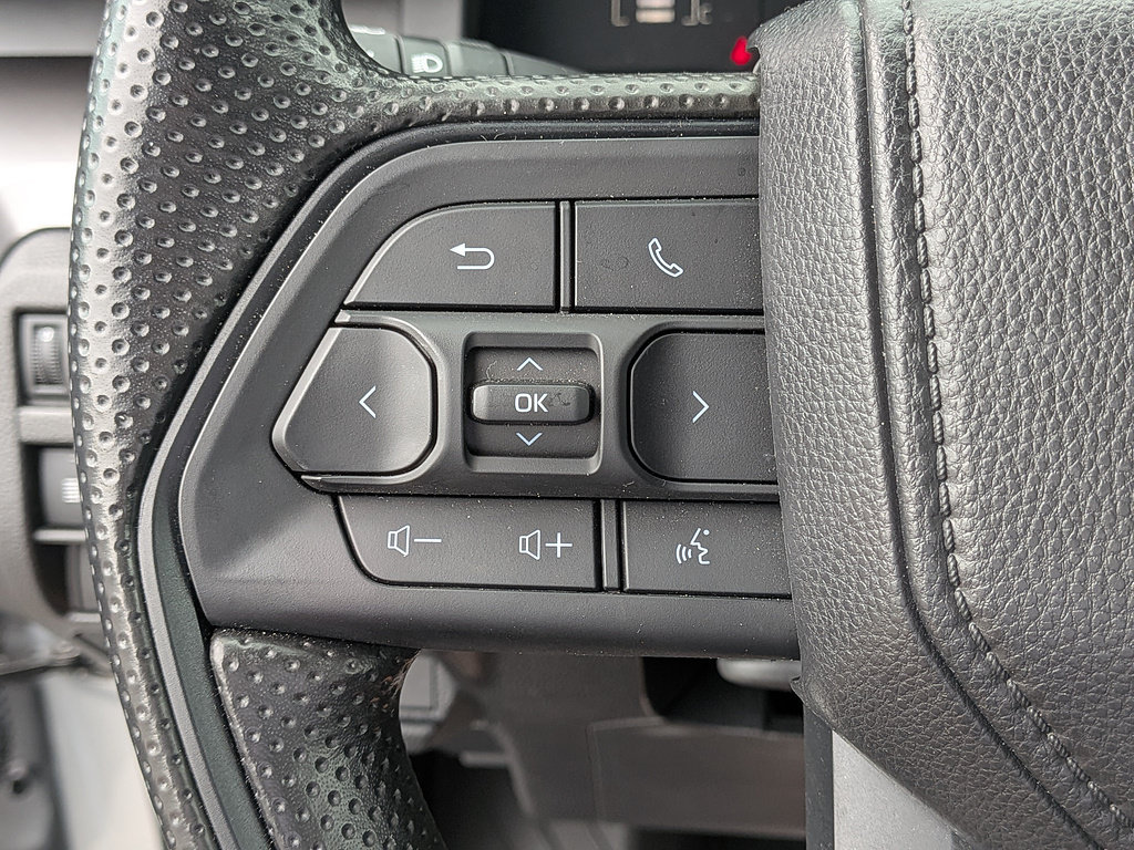 Used 2025 Toyota Tacoma SR5 AWD/4WD image 23
