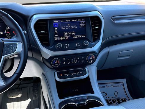 Used 2023 GMC Acadia SLT w/ Technology Package FWD image 6
