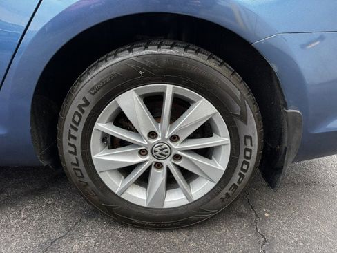 Used 2015 Volkswagen Golf S image 35