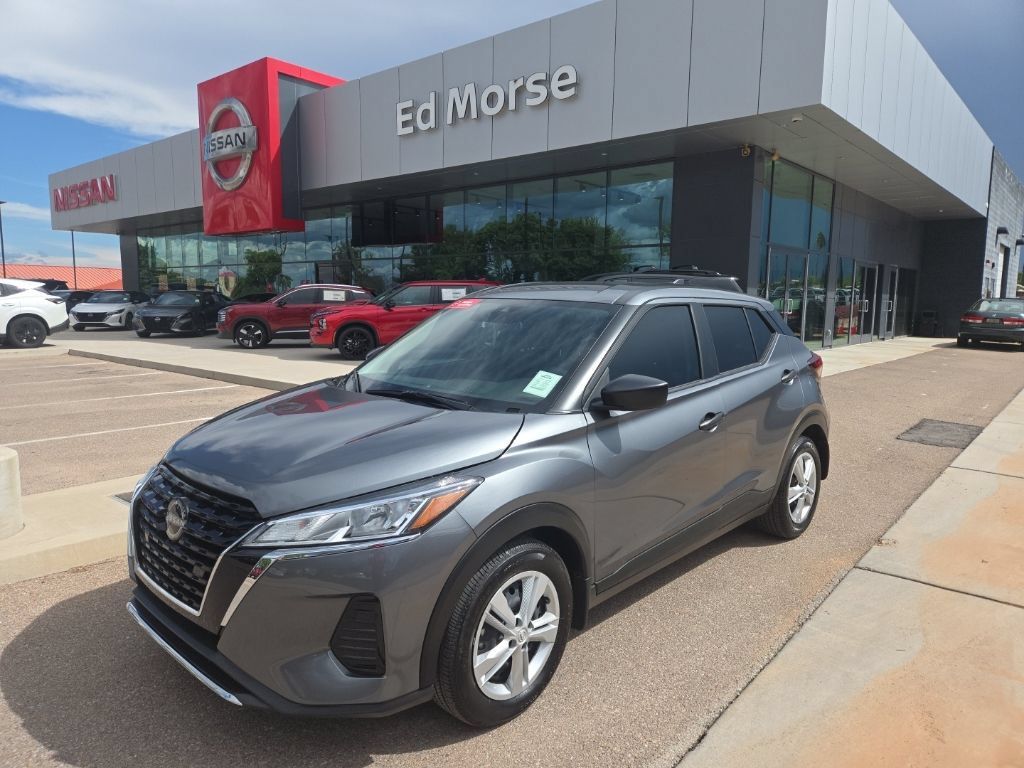 Used 2025 Nissan Kicks Play S FWD image 1
