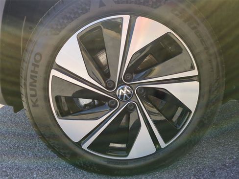 New 2026 Volkswagen Taos SE image 19