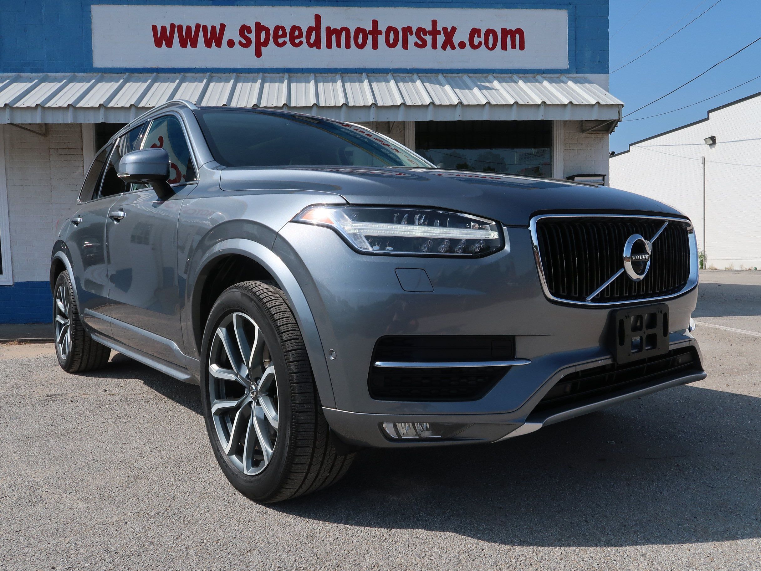Used 2017 Volvo XC90 T6 Momentum w/ Vision Package AWD/4WD image 6