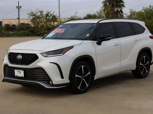 Certified 2021 Toyota Highlander XSE image 3
