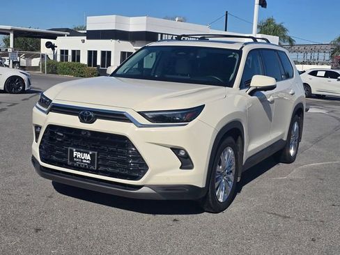 Used 2024 Toyota Grand Highlander XLE image 2