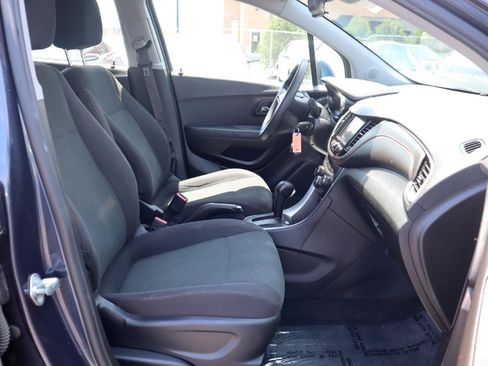 Used 2018 Chevrolet Trax LS FWD image 9