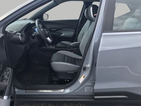 Used 2024 Nissan Kicks SR w/ SR Premium Package FWD image 9