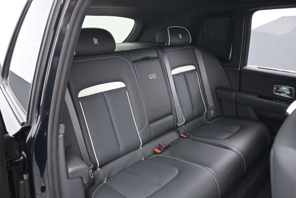 New 2027 Rolls-Royce Cullinan Black Badge AWD/4WD image 29