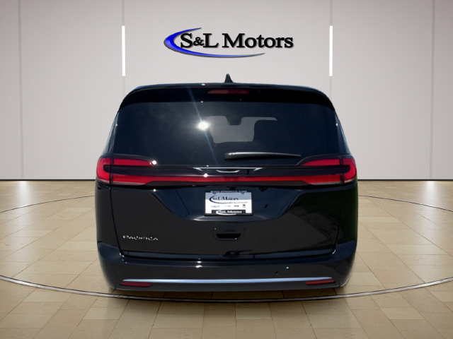 New 2027 Chrysler Pacifica Select FWD image 8