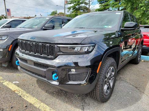 New 2023 Jeep Grand Cherokee Trailhawk w/ Luxury Tech Group III image 3