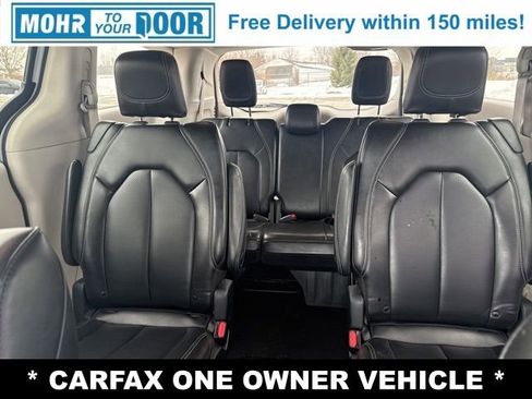 Used 2023 Chrysler Pacifica Touring-L image 17