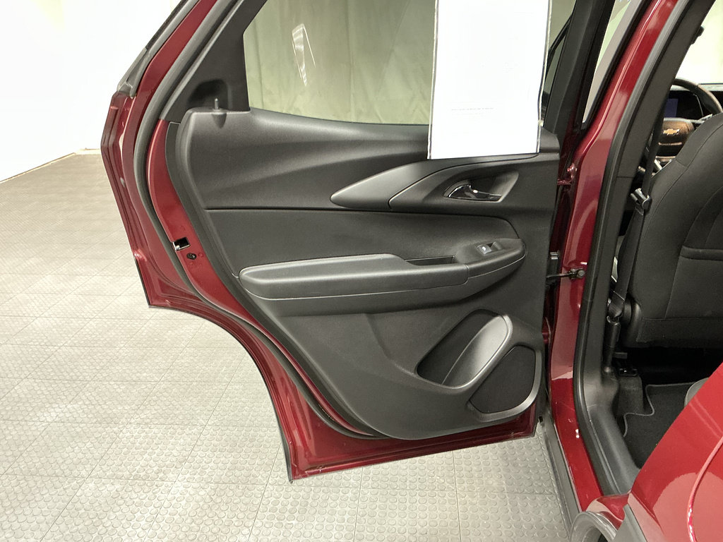 Used 2025 Chevrolet TrailBlazer LT w/ LT Cold Weather Package FWD image 22