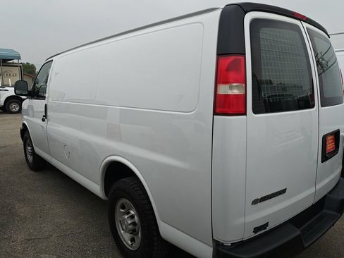 Used 2019 Chevrolet Express 2500 w/ Driver Convenience Package RWD image 5