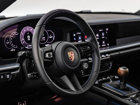 Used 2025 Porsche 911 Carrera T RWD image 41