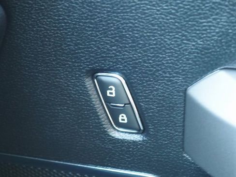 Used 2019 Ford F150 Lariat w/ Equipment Group 502A Luxury AWD/4WD image 29