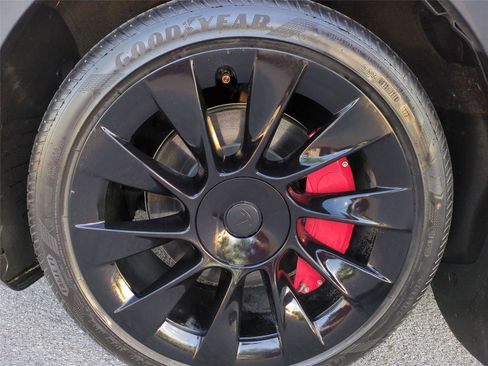 Used 2022 Tesla Model Y Long Range AWD/4WD image 21