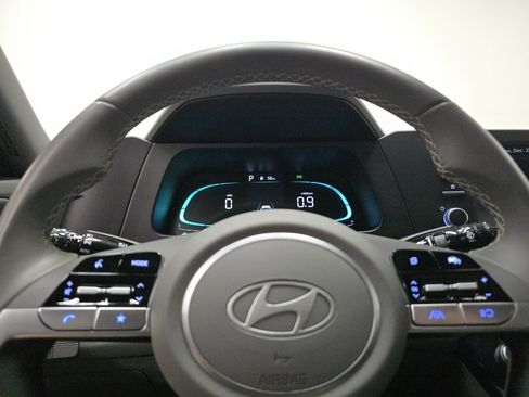 Used 2025 Hyundai Elantra Sport image 29