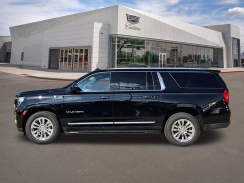 Used 2022 GMC Yukon XL SLT image 3