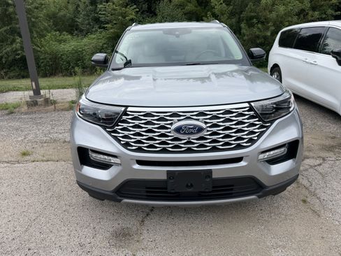 Used 2022 Ford Explorer Platinum w/ Equipment Group 601A AWD/4WD image 3