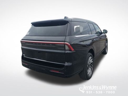 New 2026 Lincoln Navigator Reserve AWD/4WD image 3