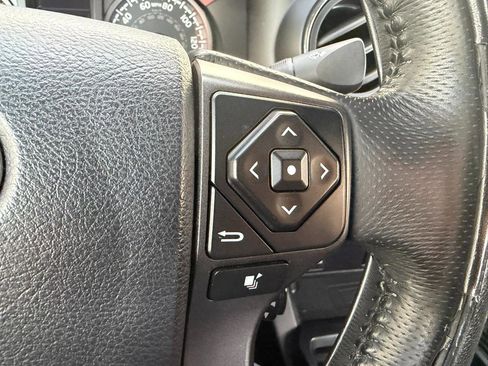 Used 2017 Toyota Tacoma TRD Off-Road image 31