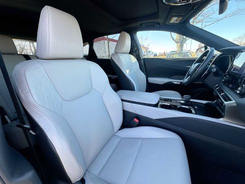 Used 2024 Lexus RX 350 Premium image 17