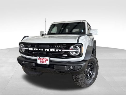 New 2026 Ford Bronco Outer Banks w/ Sasquatch Package AWD/4WD image 1