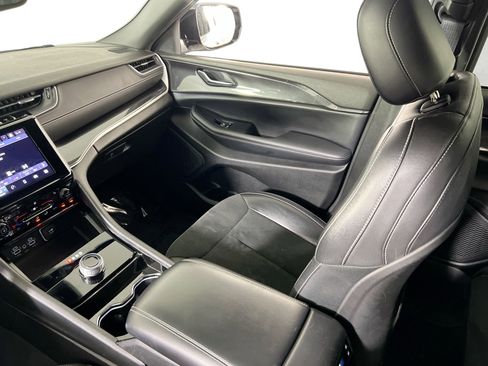 Used 2023 Jeep Grand Cherokee L Laredo image 22