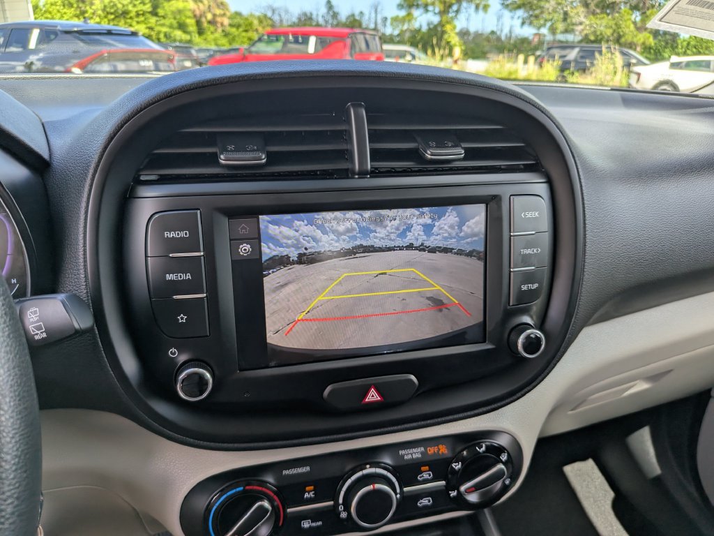 Certified 2025 Kia Soul LX w/ LX Technology Package FWD image 23