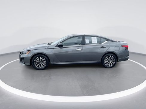 Used 2025 Nissan Altima 2.5 SV FWD image 5